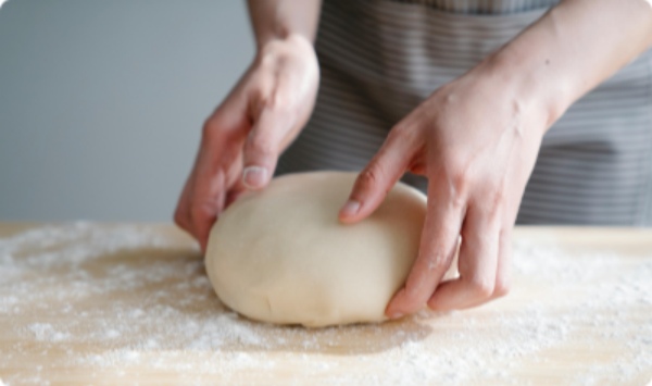 高含水小餐包制作与面团分块滚圆技术解析