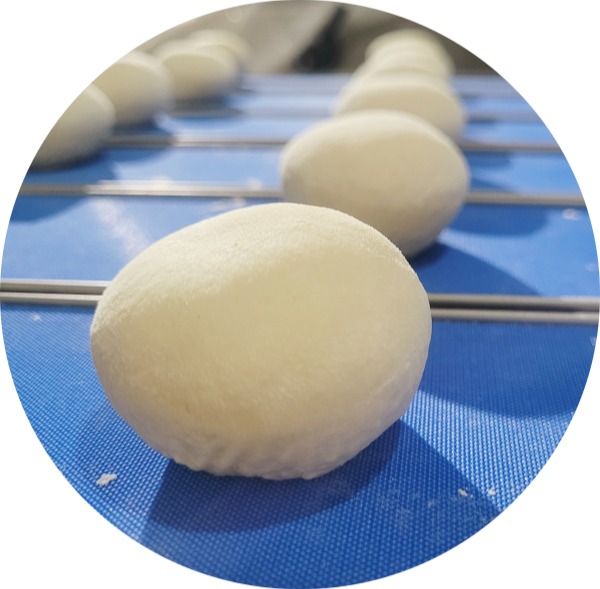 高含水小餐包制作与面团分块滚圆技术解析